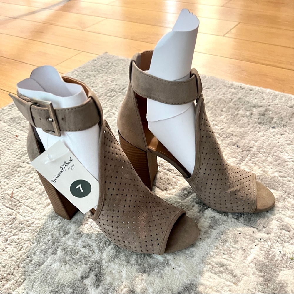 Universal Thread Ladies shoes
